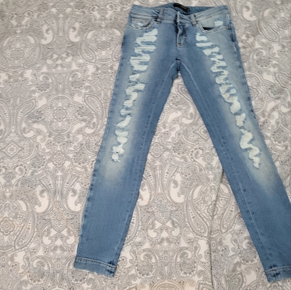 Stylish Dolce & Gabbana Jean - Picture 5 of 11
